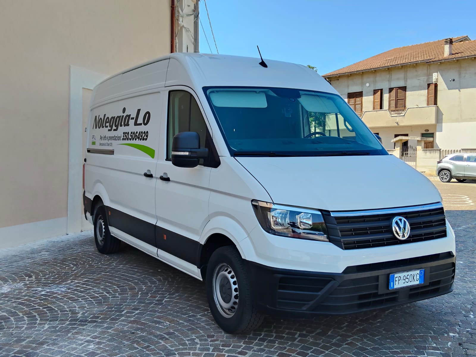 Furgone cargo NOLEGGIA-LO — VW Crafter bianco brandizzato a Brecciarola di Chieti